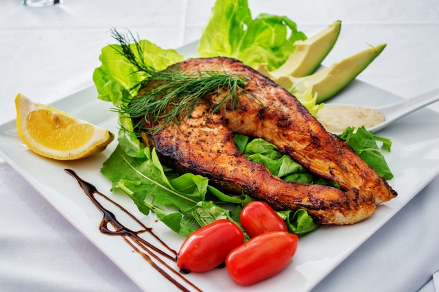 Un plato saludable con pescado