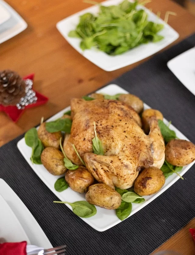 Imagen de pollo asado tradicional, pero bajo en sodio para papá.