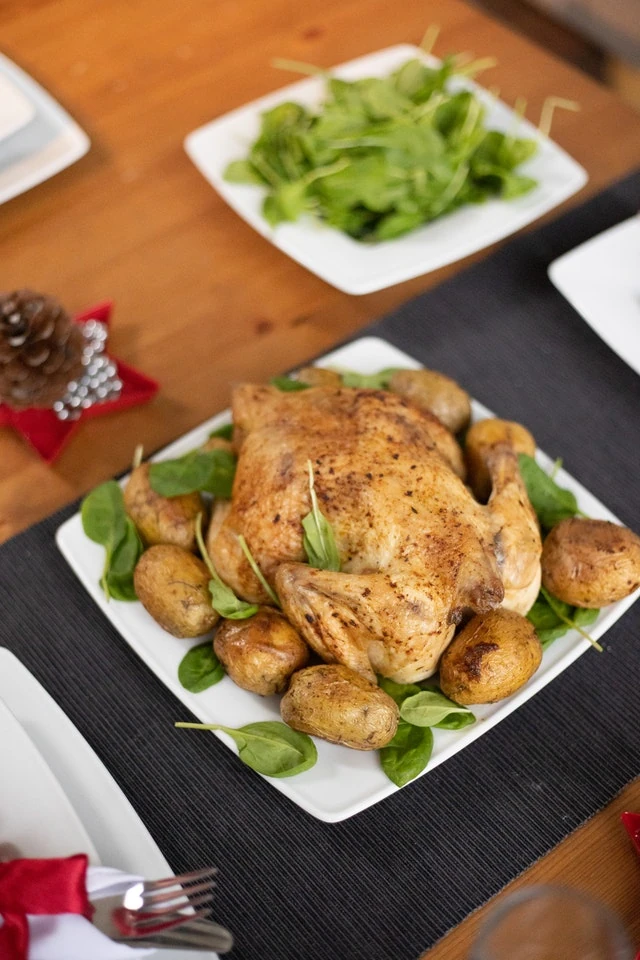 Imagen de pollo asado tradicional, pero bajo en sodio para papá.